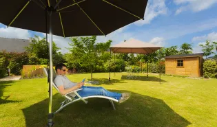 Schatten im Garten schaffen: 5 effektive und nachhaltige Lösungen