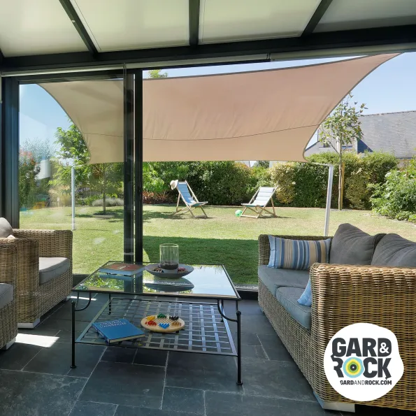 Neigbarer Alupfosten für gespanntes Segel, spendet Schatten auf Terrasse, Pool und im Garten