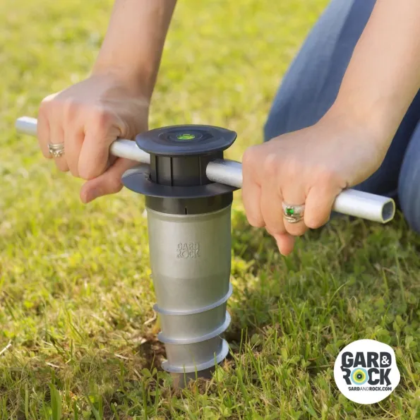 Verschrauben der Gard & Rock Ankerbasis