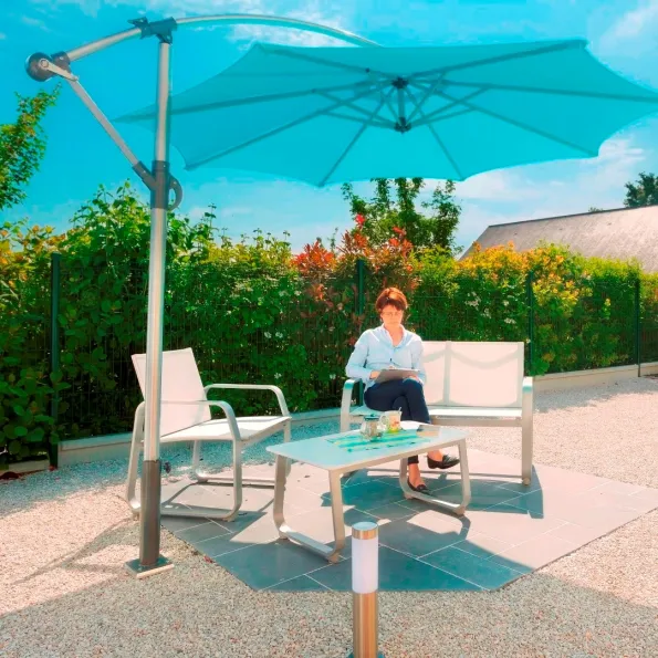 Diskreter versetzter Sonnenschirmanker für den Rand der Gard & Rock Terrasse