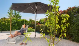 Welchen Sonnenschirmständer wählen? Kompletter Ratgeber für eine stabile und passende Befestigung